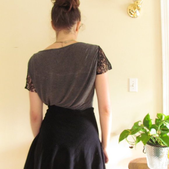 Comfy Lace Gothic Top - Picture 2 of 3